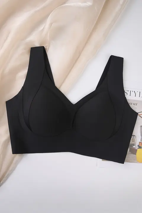 黒色 無痕ブラジャー【極上の柔らかさ・ワイドストラップ・ブラレットデザイン】
