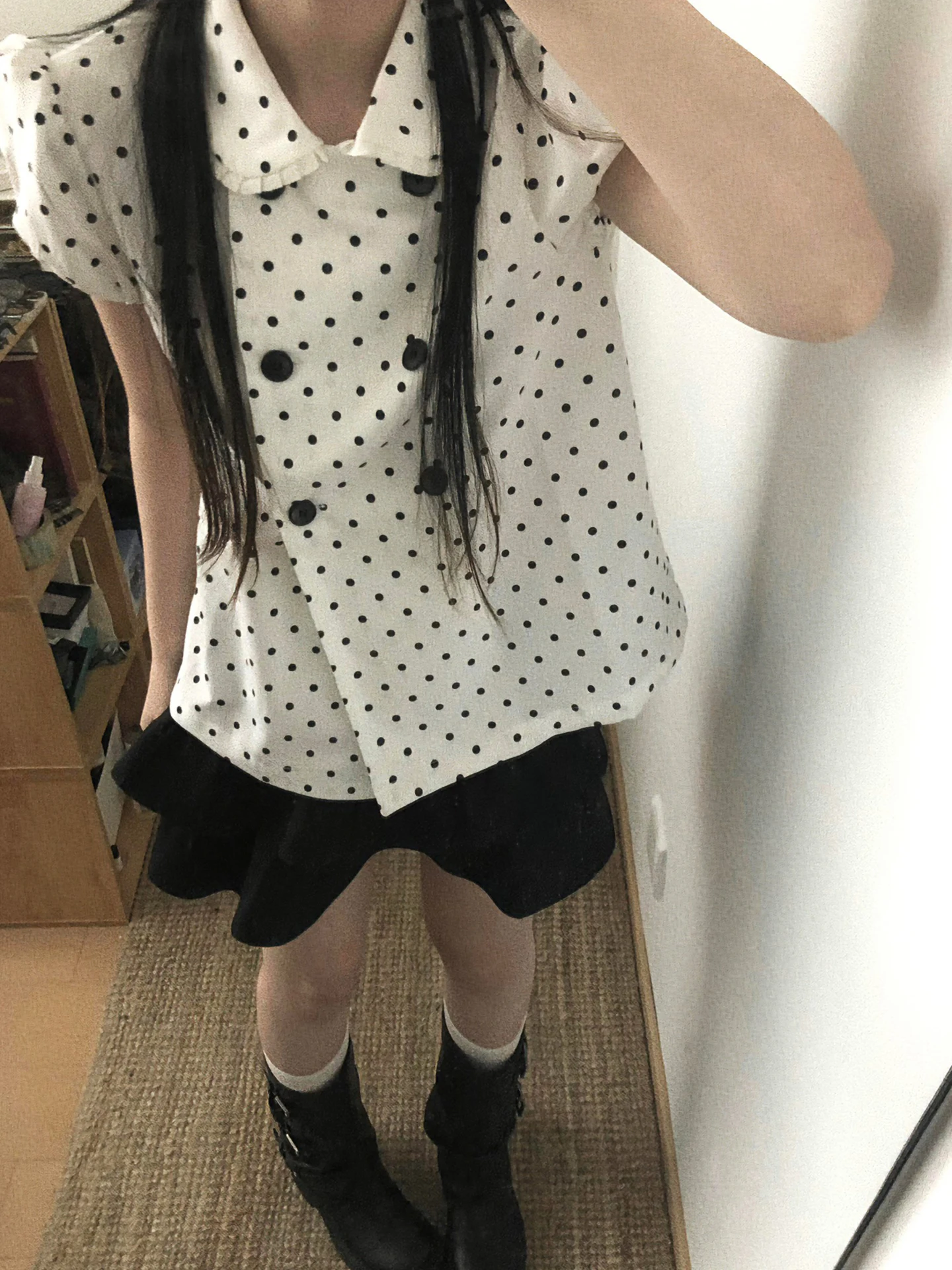 ドット柄シャツのきれいめOLコーデ：夏用学院風トップスの実用性と着こなしポイント