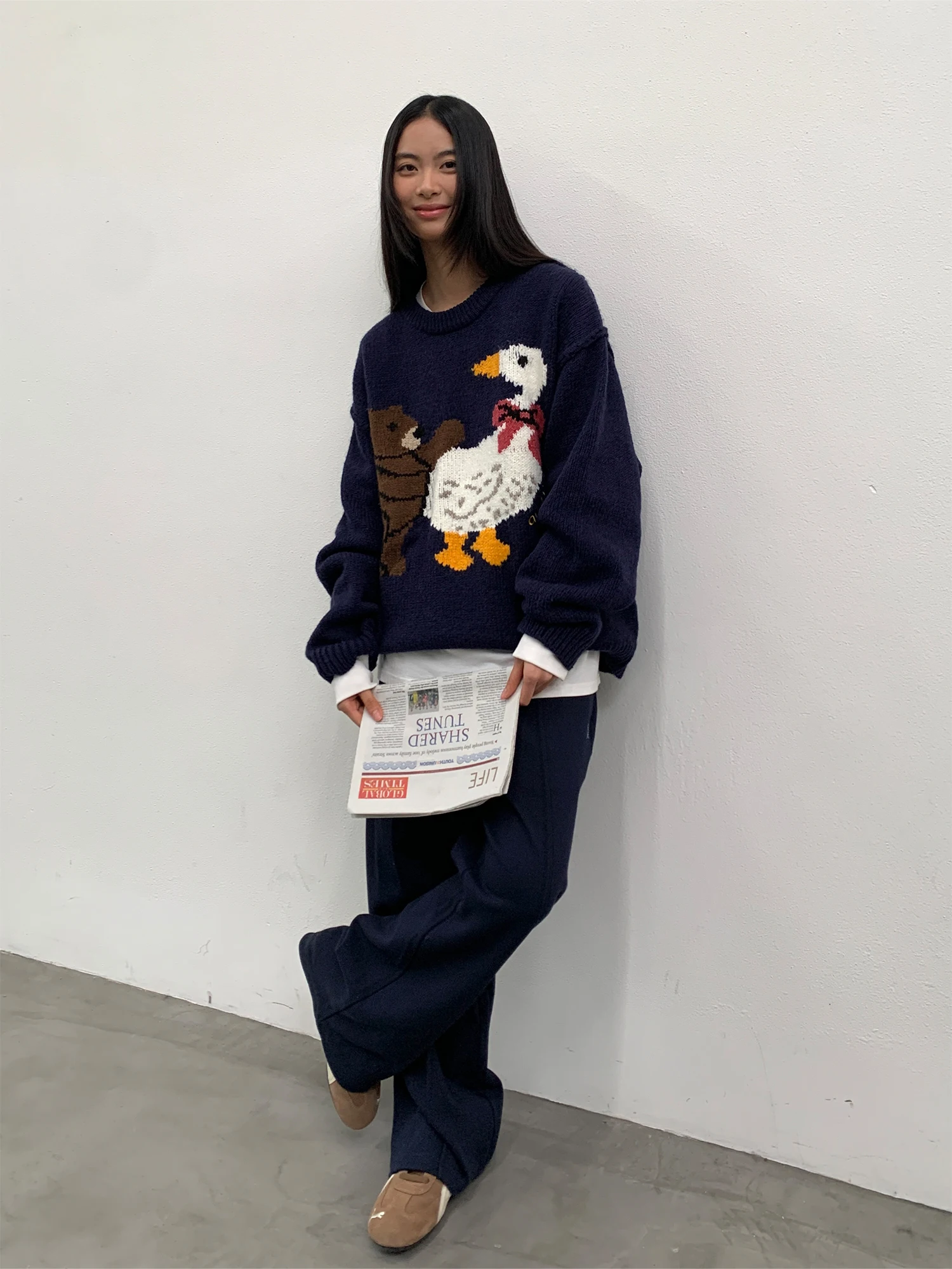 モックネック ロンT のデザインと実用性：Roaringwild ラウンドネックルーズニットセーターの詳細解析