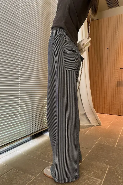 ブルーストライプのワイドレッグデニムパンツ【春夏用・フィット・ストレートシルエット】（セットアップ対応）