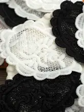 オーバル型刺繍布パッチ【ブラック＆ホワイト・レース小花・ハンドメイド・装飾用】