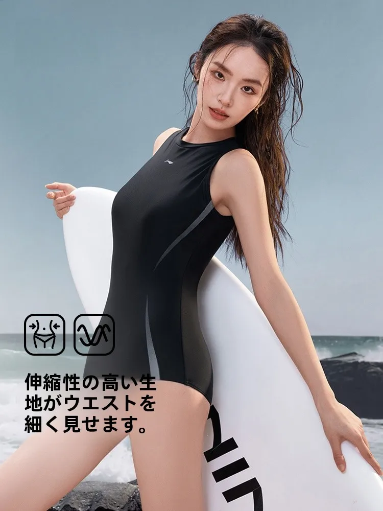 プロ用女性競泳水着 レーシングブラック：高級感とスリムデザインの実用性を検証