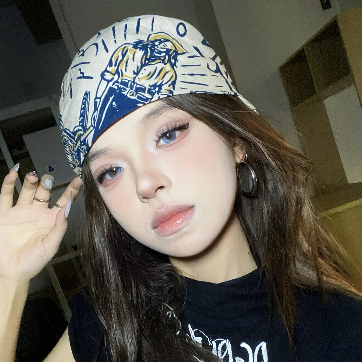 頭にバンダナ どうやってつける？ヴィンテージ海賊風のバンダナが通勤でもデートでも活躍する理由