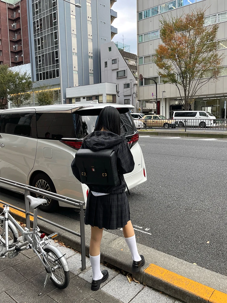 4月に大学生が着るべき服は？ブルーグリーンのチェック柄セットアップが解決する通学の悩み