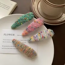 虹色ニットヘアクリップ【ハンドメイド・バンスクリップ・デザインヘアアクセサリー】