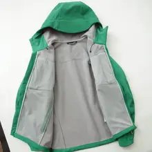 防風・撥水機能付きフード付きアウトドアジャケット【男女兼用・柔らかい素材】