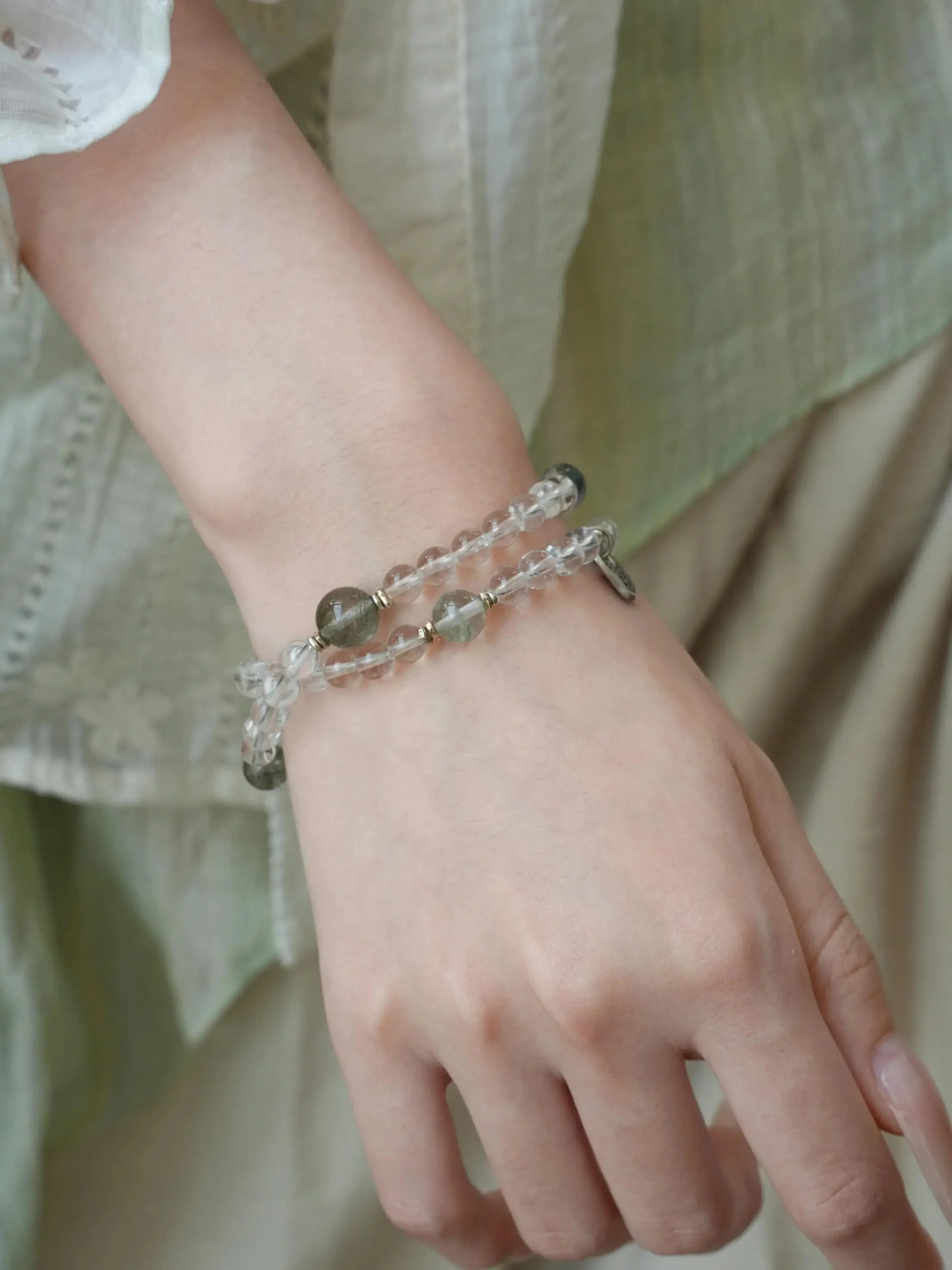 天然白水晶とグリーンゴーストの女性用招財ブレスレット：つけっぱなしお守りの効果と使い方