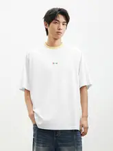 クラシックなラウンドネックの刺繍入り短袖Tシャツ【男性用・綿100%・カジュアルスタイル】