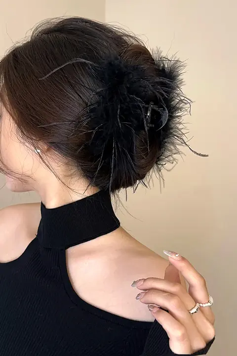 羽毛のヘアクリップ【高級感・オーストリッチファー・大サイズ】