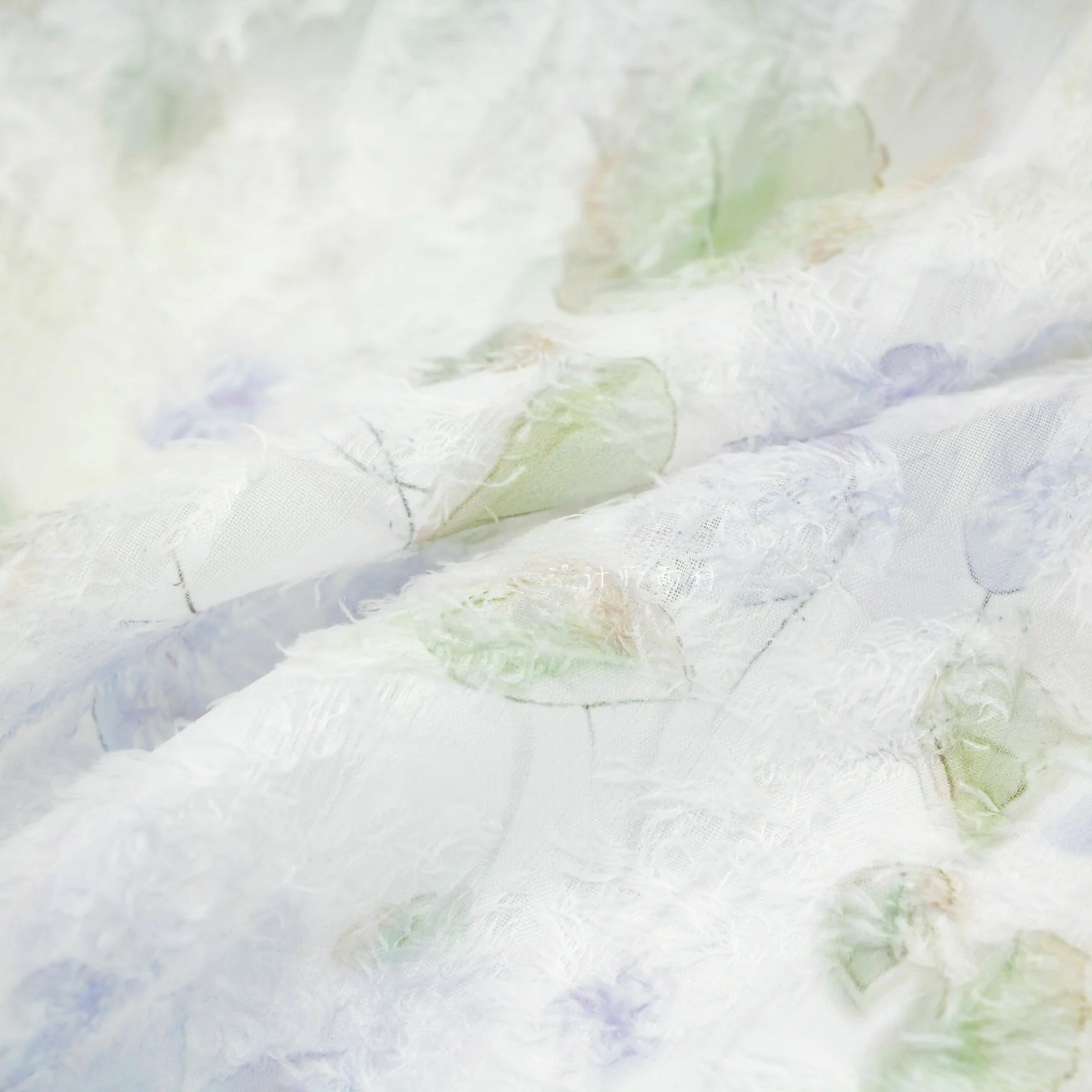 半透明白紫蓮花柄シフォン生地：中国風手芸に最適な透け感素材の特徴と使い方