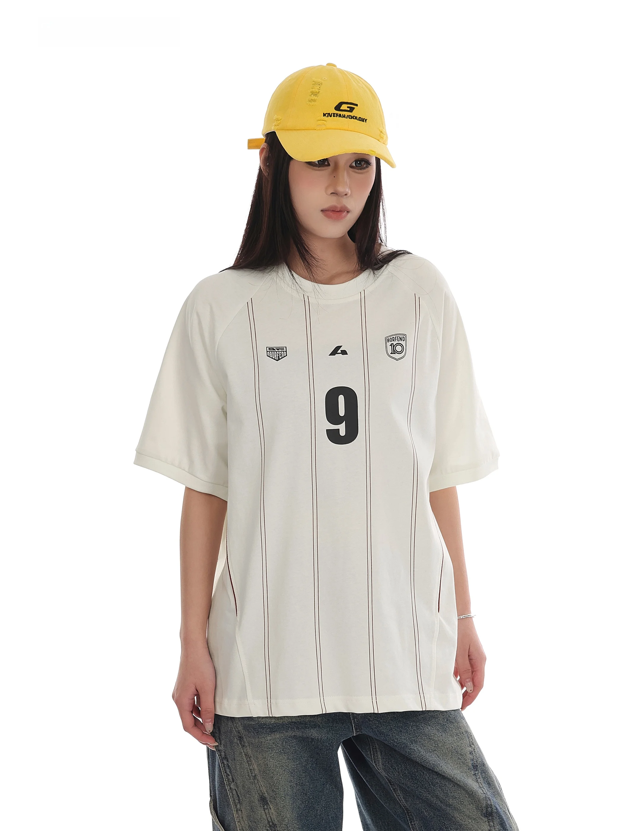 すべてブラックとスポーツTの組み合わせは、本当に夏のスタイルを救うのか？