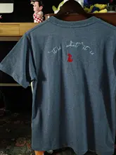 花柄刺繍デザインのヴィンテージ風デニムブルーTシャツ