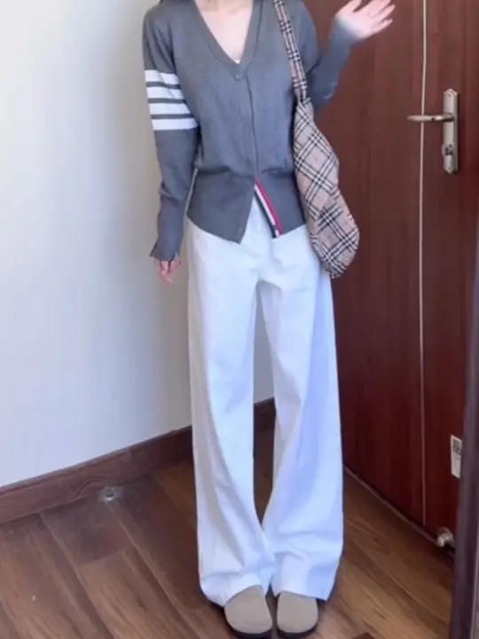 高腰ホワイトデニムパンツ【直筒・ワイドレッグ・極上の柔らかさ】（セットアップ対応）