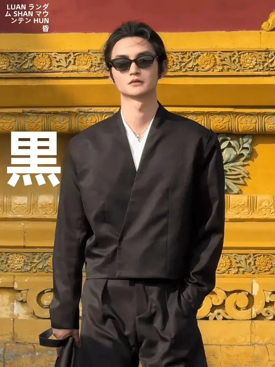 黒色ショートジャケット【和風デザイン・肩パッド付き・カジュアル用・コート】