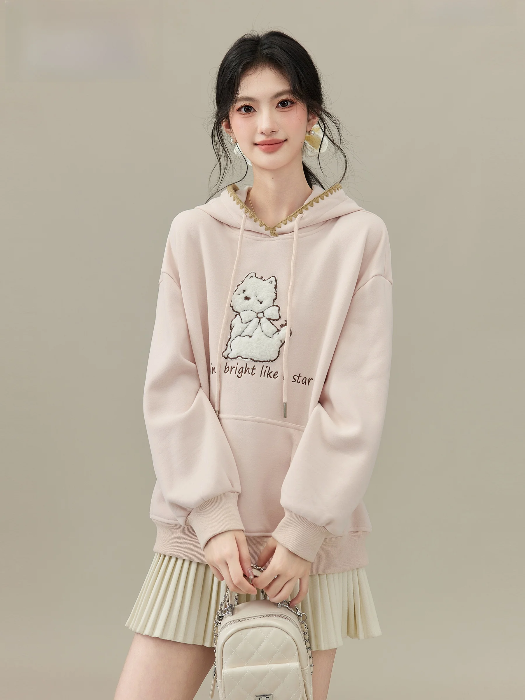 ピンクフーディー【刺繍デザイン・ゆったりシルエット】：かわいいスウェットとしての実用性と選定基準
