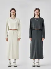 デザイン性の高い秋用ルーズフィット短丈ニットトップス【ラウンドネック・長袖・カジュアル】
