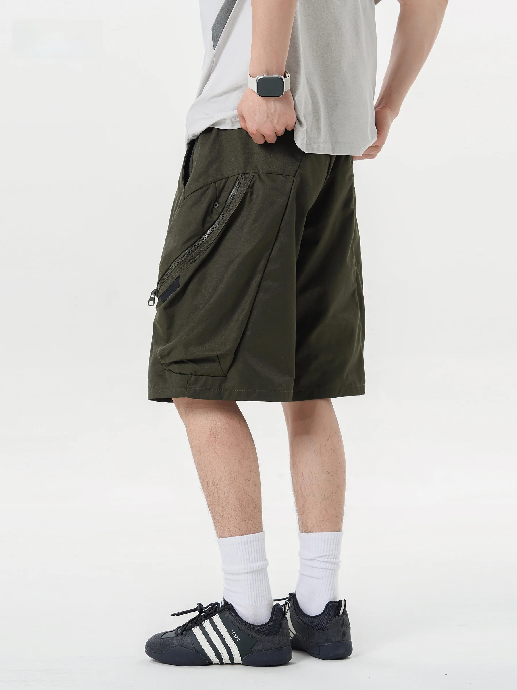 アウトドアライフで本当に必要な「1本のパンツ」は、これだ！？