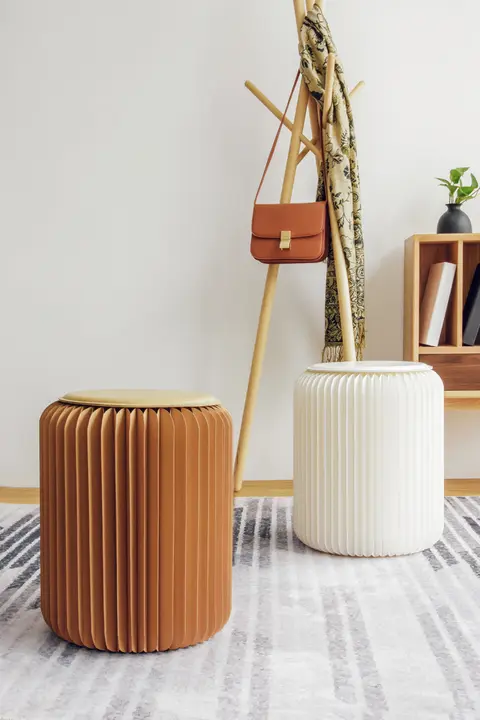 省スペースデザインの折りたたみ式丸型スツール【多機能・持ち運び便利】