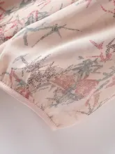 シルク製 半袖フラワープリント Tシャツ【通気性・軽量・女性用】