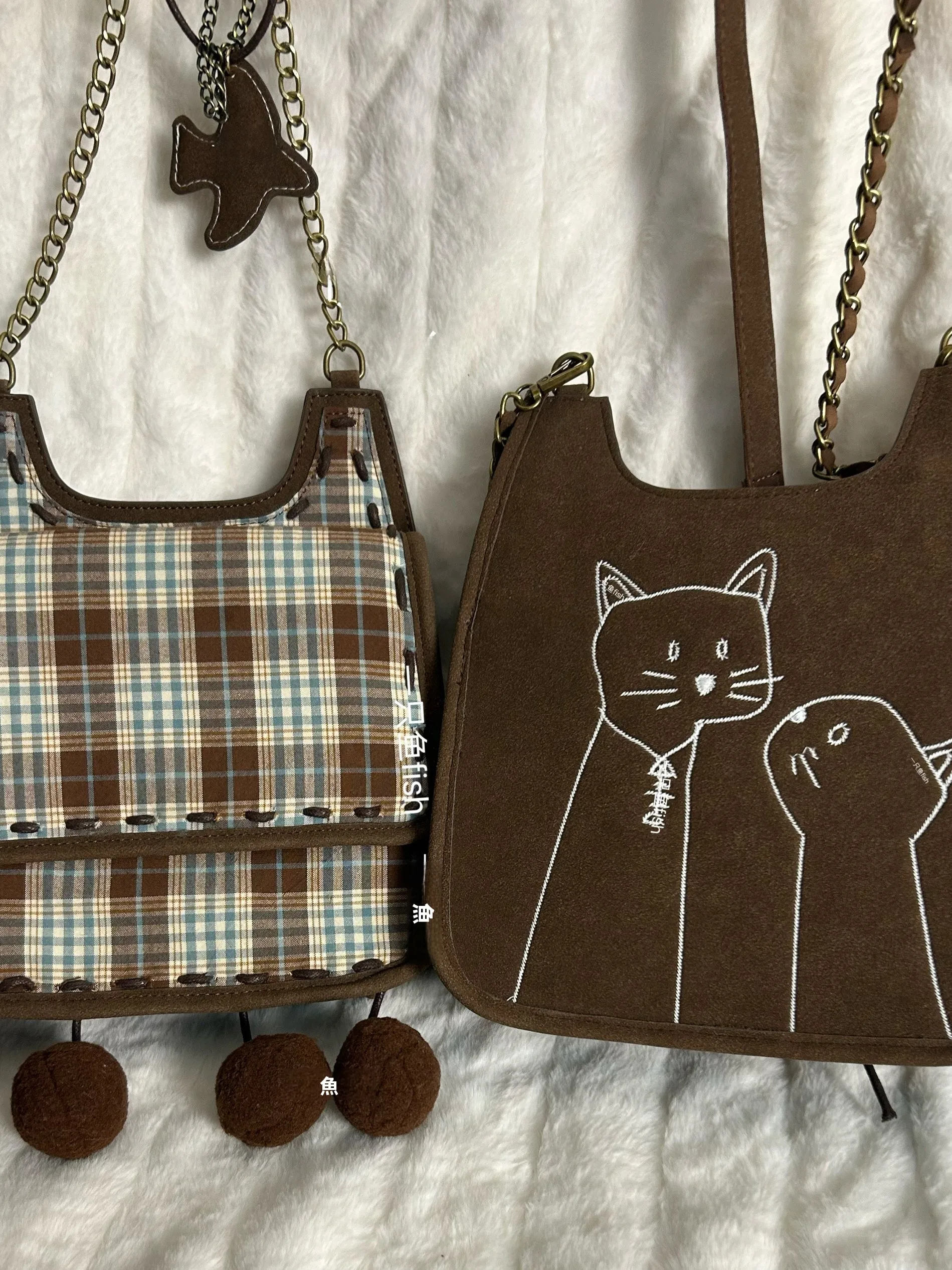 猫デザインの通勤バッグ：両面使用可能・ハンドメイドで日常使いやすい