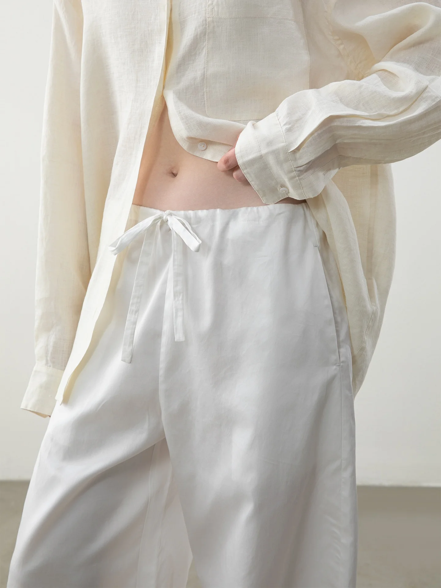 オフィスカジュアル女性パンツスタイルで迷ったら、どんなパンツが最適？