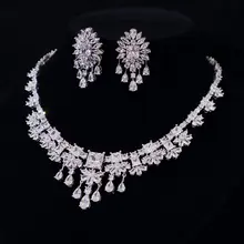 ウェディングネックレス＆イヤリング【花嫁用・結婚式や披露宴用・ドレスにぴったり 】（セットアップ対応）