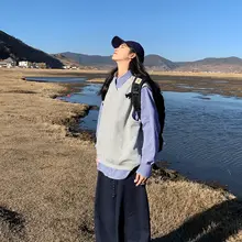 春秋向けのVネックニットベスト【カジュアルスタイル・ルーズフィット・女性用】（セットアップ対応）