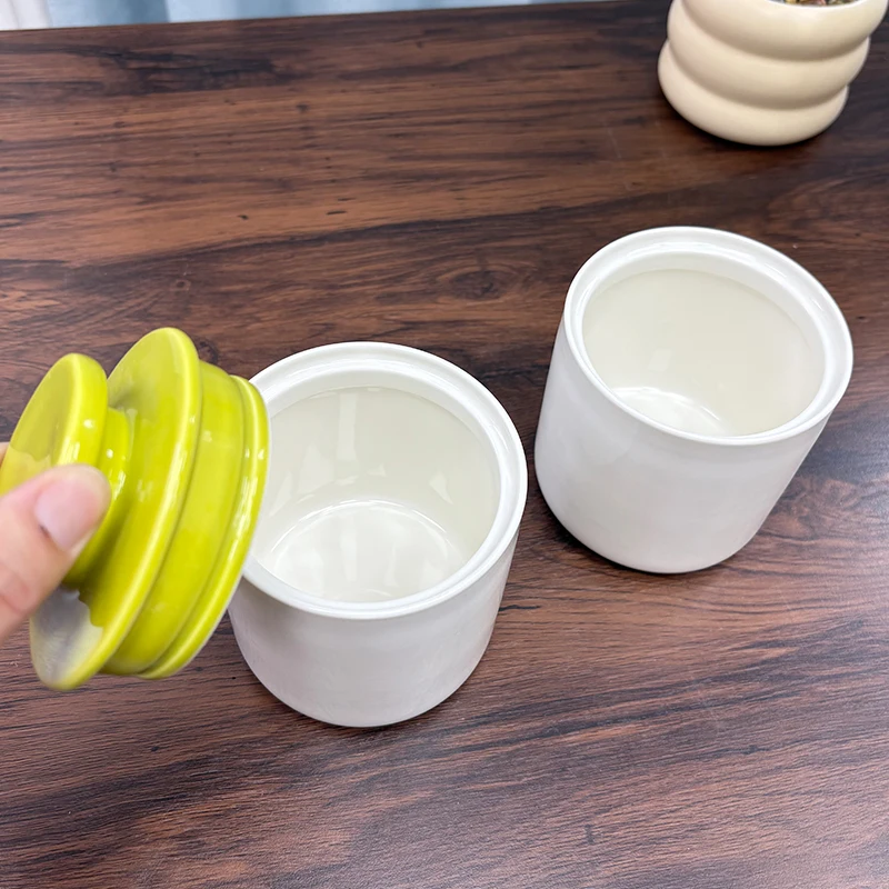 白色陶製スープボウルカバー付き一人用中華風高形状容器の実用性と保存性能