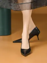 春のコーデにピッタリ！淡いカラーの細ヒールパンプス【シンプル・ポインテッドトゥ・通勤用】