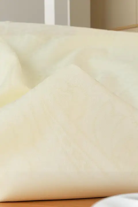 ペイズリー柄の極上の柔らかさコットン生地【米白色・夏用】