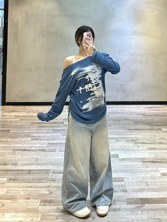 レトロプリントオフショルダーニットトップス【秋用・フィット・長袖】