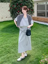 グレーのストライプカシュクールカジュアルスーツ【夏用・Tシャツ・ハイウエストスカート】（セットアップ対応）