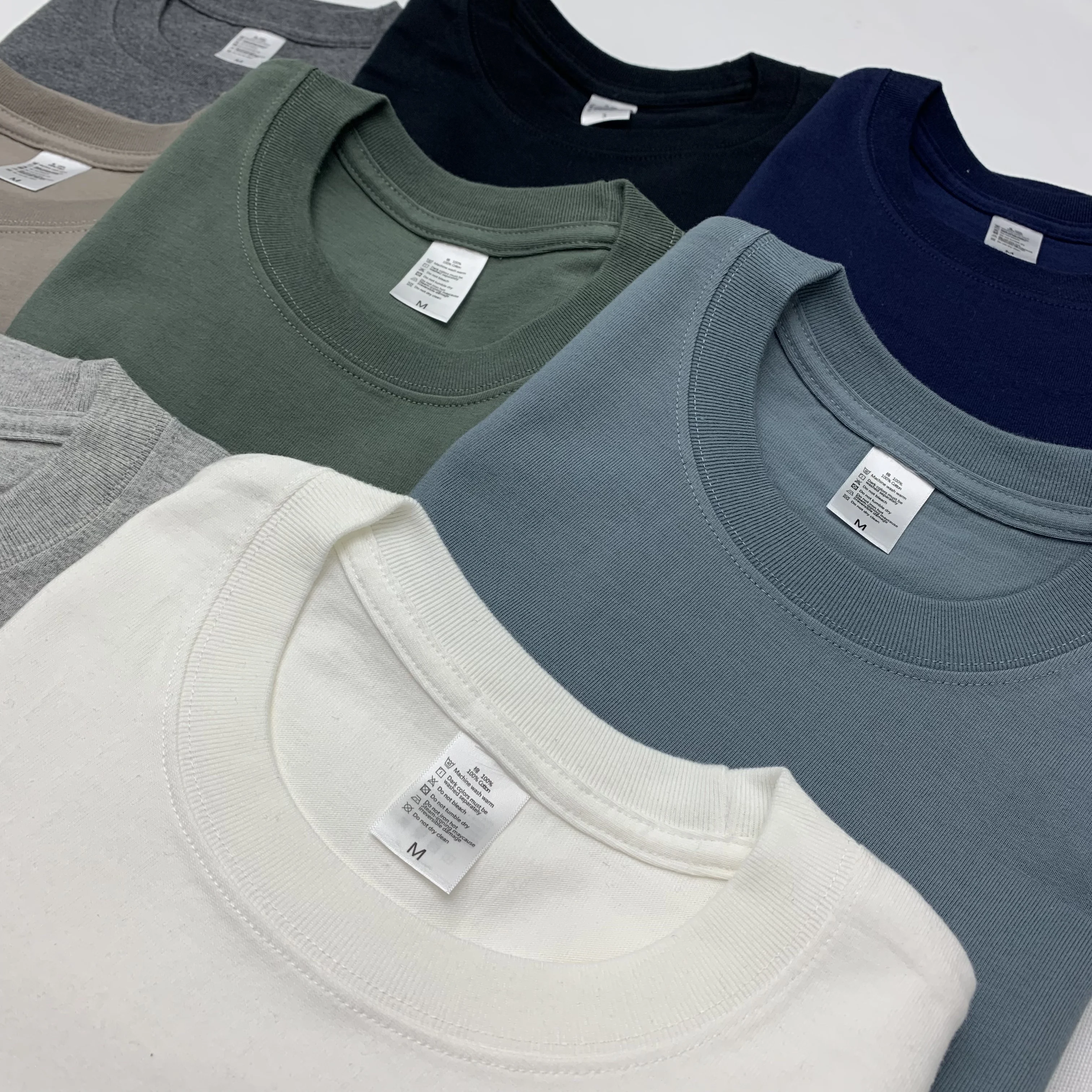 メンズロングtシャツの定番コットンモデル：シンプルで四季通用の着こなしガイド