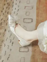 尖ったトゥの太ヒールパンプス【リボンデザイン・ドレスやチーパオに最適】