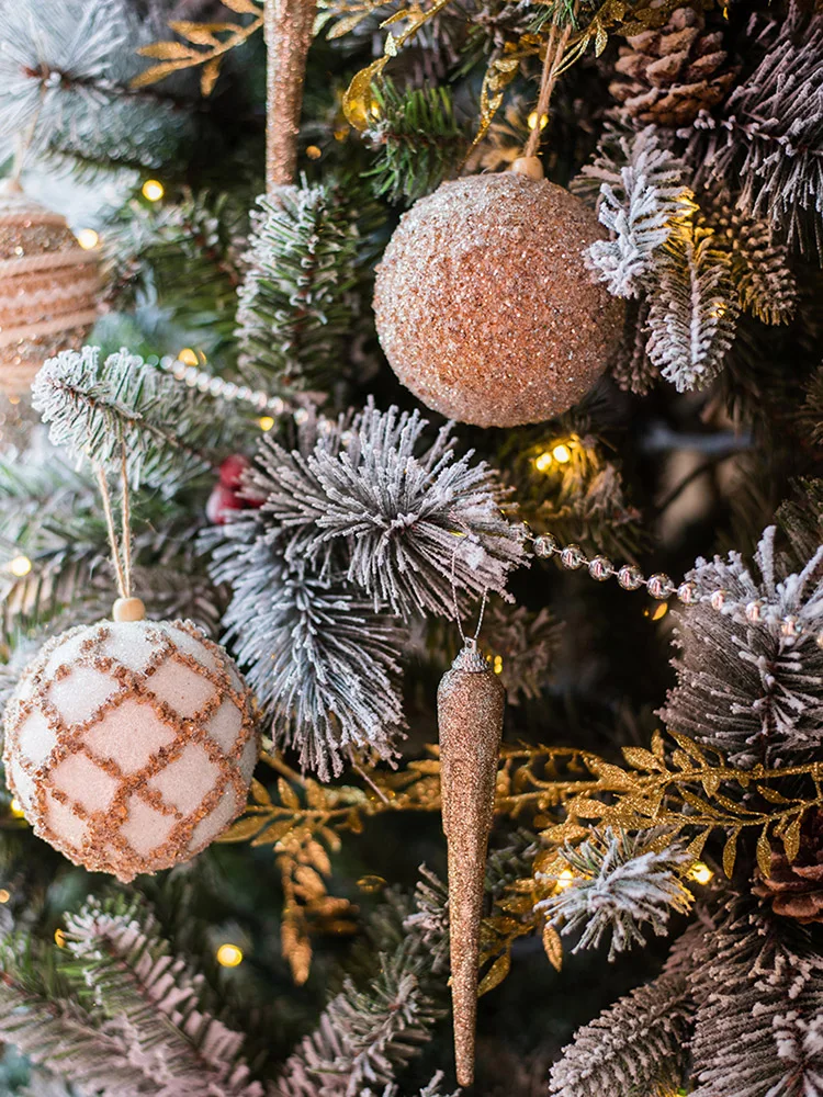 シャンパンゴールド雪景色オーナメント：クリスマスツリー用のリボン付き装飾品の実用性と使い方