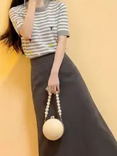 洗練されたデザインの美しいブラウス【春夏用・大きいサイズ・気品あるスタイル】