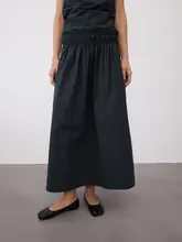 肩部不対称デザインのパフスリーブシャツ【極上の柔らかさ・花柄ウエスト】とエレガントなフレアスカート（セットアップ対応）
