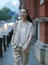 女性用ジャケットと中パンツのスーツ【上品・日本製ファブリック】（セットアップ対応）