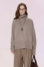冬用 高級感のあるウールハイネックニット【デザインスリット入り・女性用】