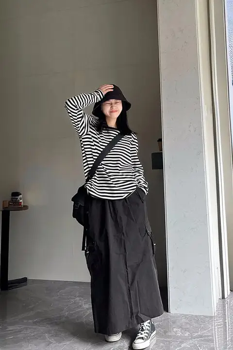ストライプ柄クルーネック長袖Tシャツ【ゆったりフィット・ベーシックデザイン】