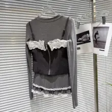 ストリートスタイル！フリルデザインTシャツと魚骨キャミソール、フレアスカートの3点コーデ（セットアップ対応）