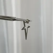 Komeiku 星型の稲妻デザイン タイタンスチール製イヤリング【ユニセックス・ストリート・ヒップホップスタイル】