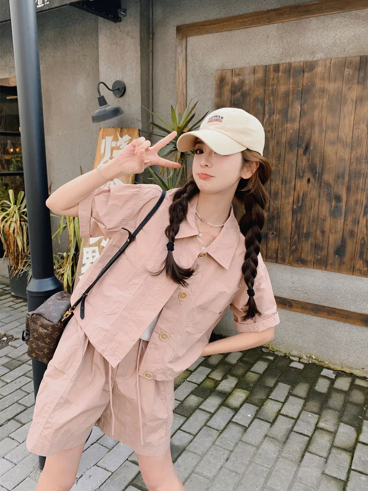 40代の夏にぴったりなカジュアルコーデは、ピンクのセットアップで決める？