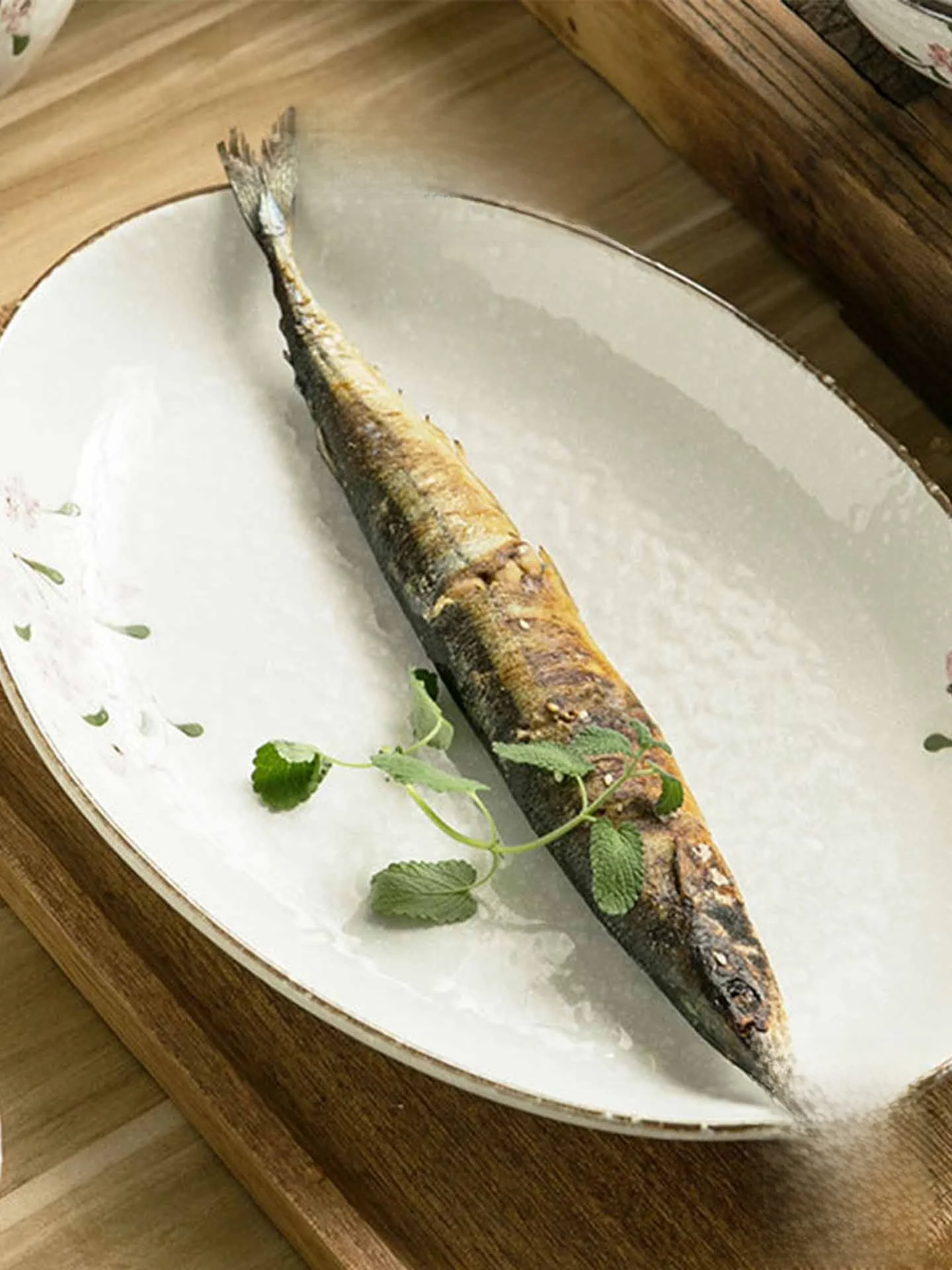 陶磁製魚皿：北欧風純色12inch魚盤の使い方と実際の選定基準