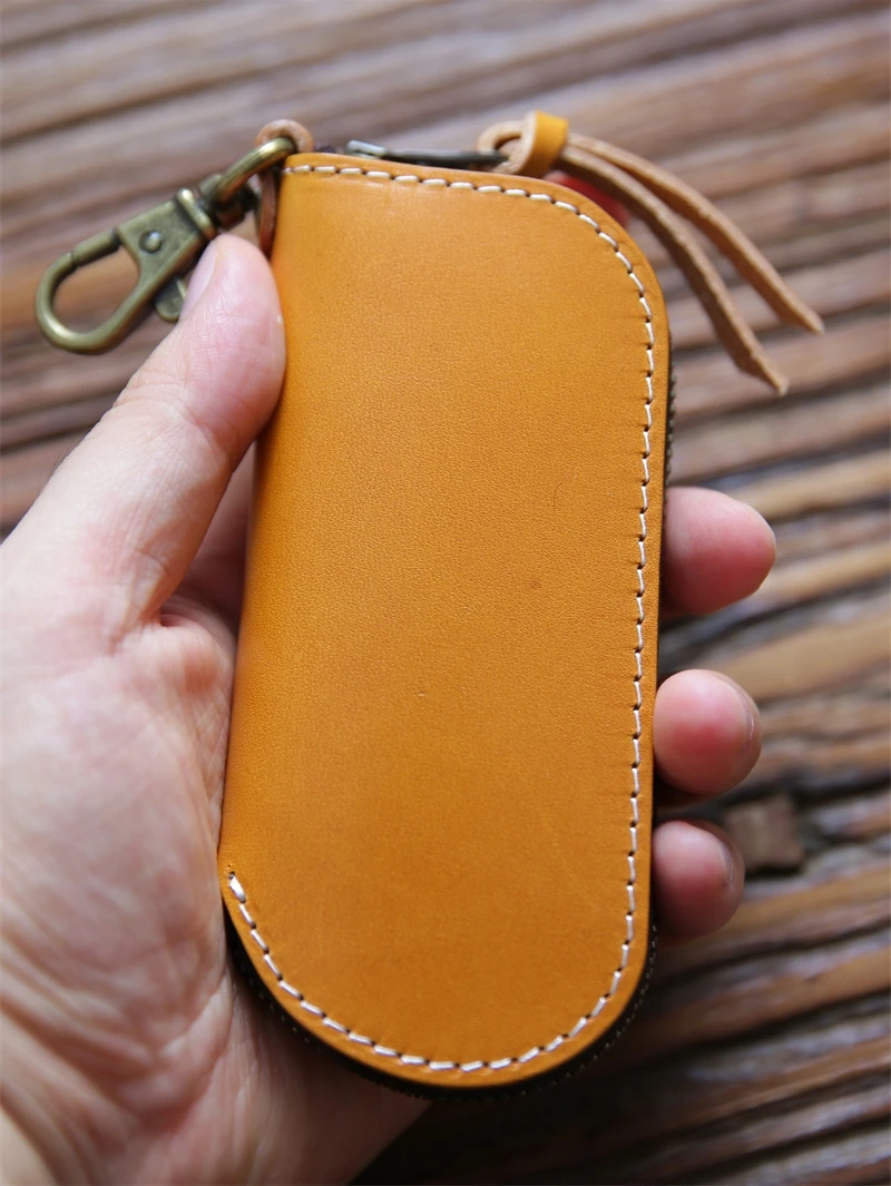 レトロ風ハンドメイド メンズ牛革キーホルダー：おしゃれで実用性のあるエッジなEDCグッズ