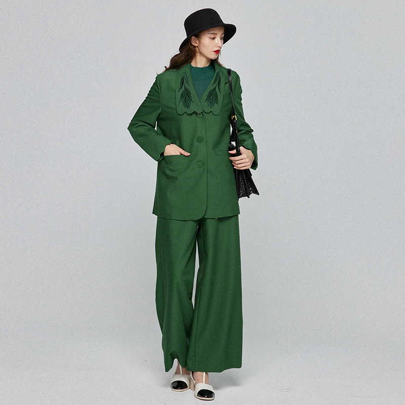 黒いズボンに合う服は、本当にグリーンがベスト？