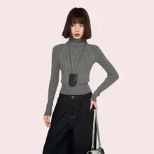 グレーのハイネックニットトップス【秋冬用・厚手・フィット感のあるデザイン】