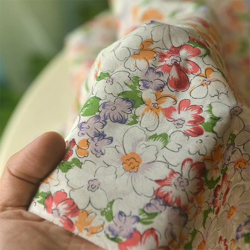 ファブリックパネルの生地選びで迷うなら、この花びら柄の生地が救う！