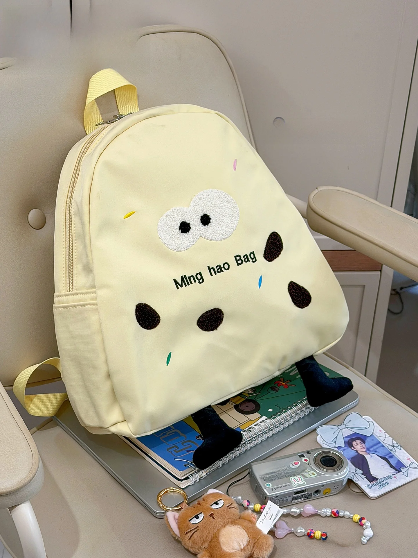 かわいいキャラクター柄リュックサック：子供用カジュアル・学校・旅行向けの安全で機能的な選択肢