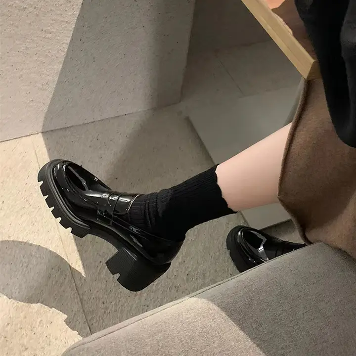 本革ローファーシューズ【厚底・粗ヒール・ブラック・イギリス風】